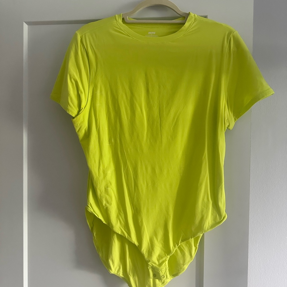 SKIMS T-Shirt Bodysuit in Daffodil